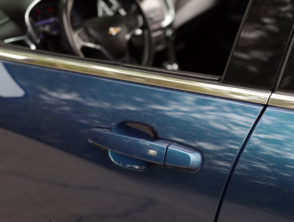 Used 2020 Chevrolet Equinox LT FWD image 34