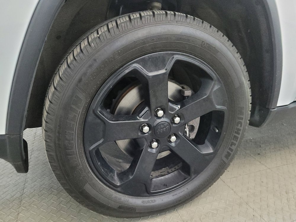 Used 2018 Jeep Grand Cherokee Laredo AWD/4WD image 31