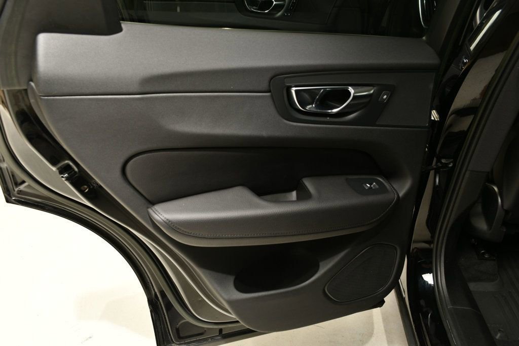 Used 2022 Volvo XC60 B5 Momentum w/ Protection Package Premier image 23