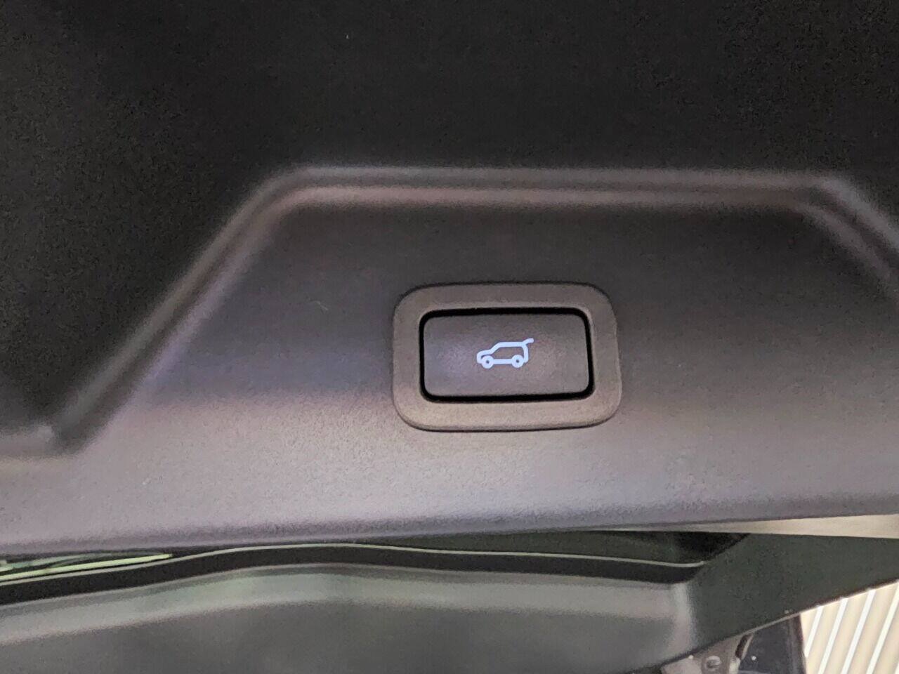 Used 2015 Land Rover Range Rover Supercharged AWD/4WD image 34