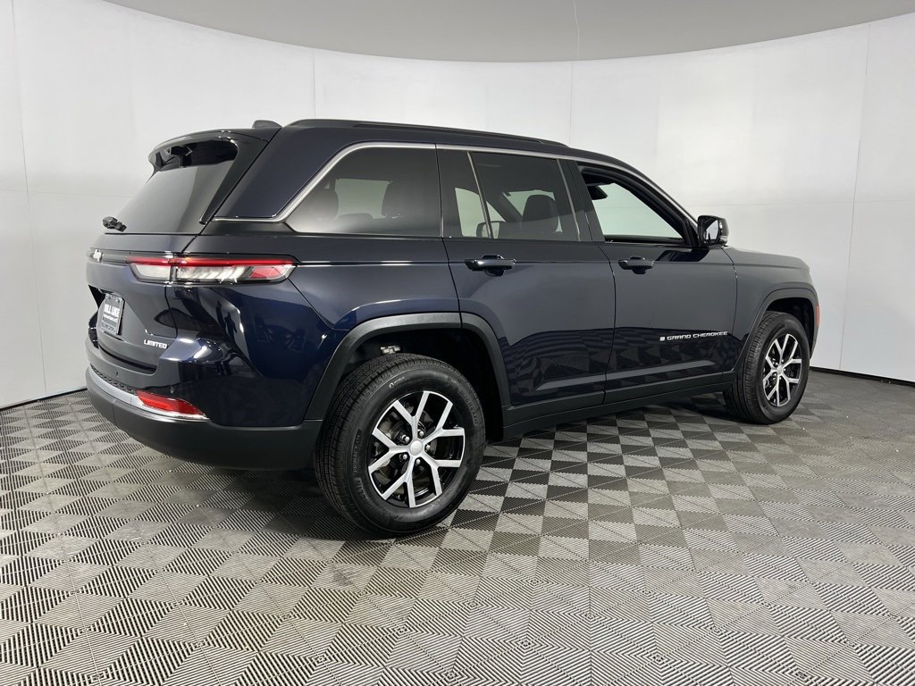 Used 2024 Jeep Grand Cherokee Limited w/ Luxury Tech Group II image 7