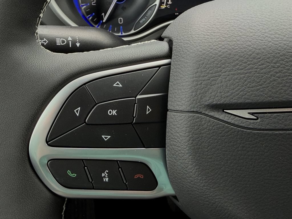 New 2027 Chrysler Pacifica Select FWD image 13