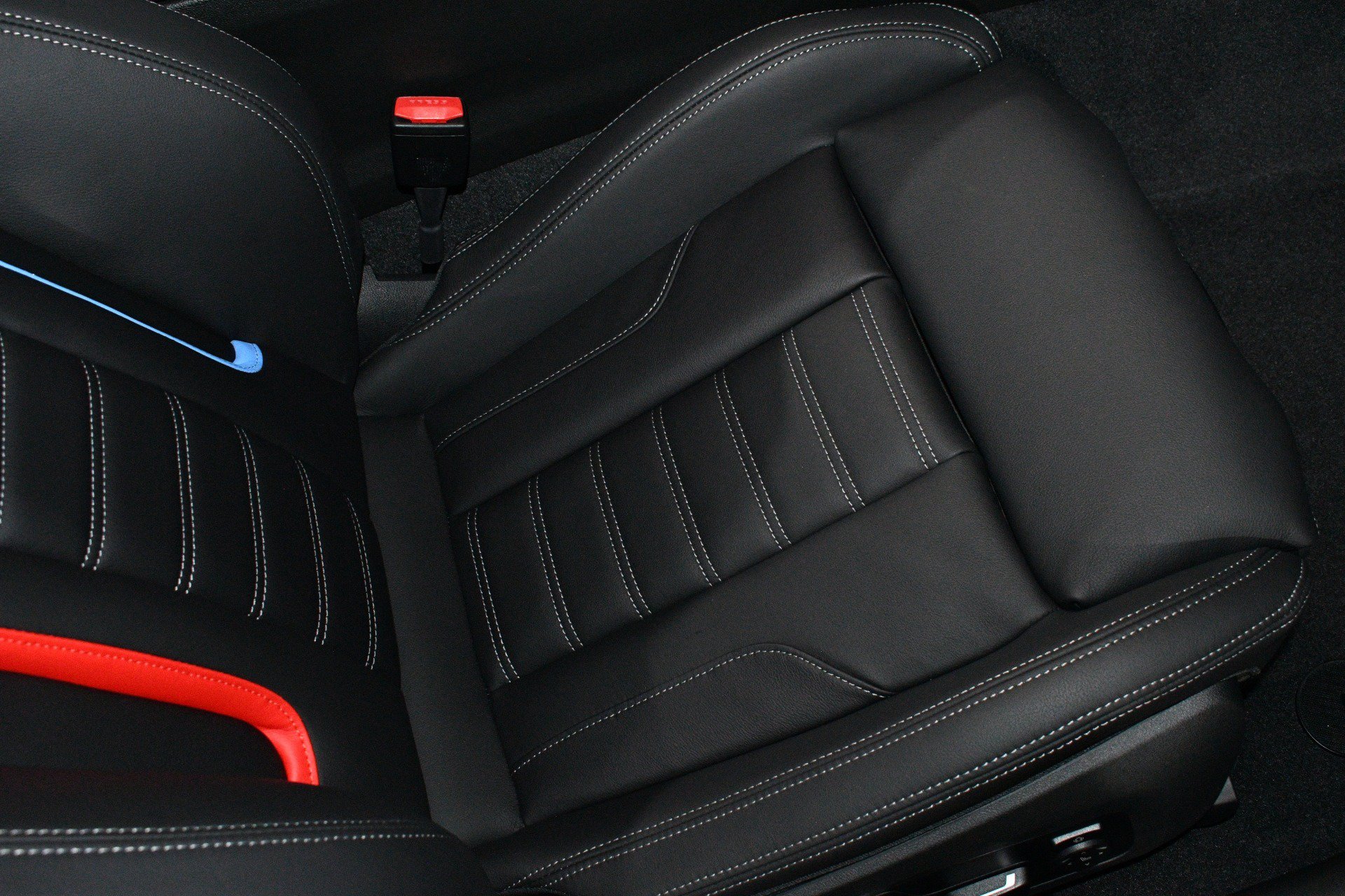 Used 2025 BMW M2 w/ Lighting Package RWD image 12