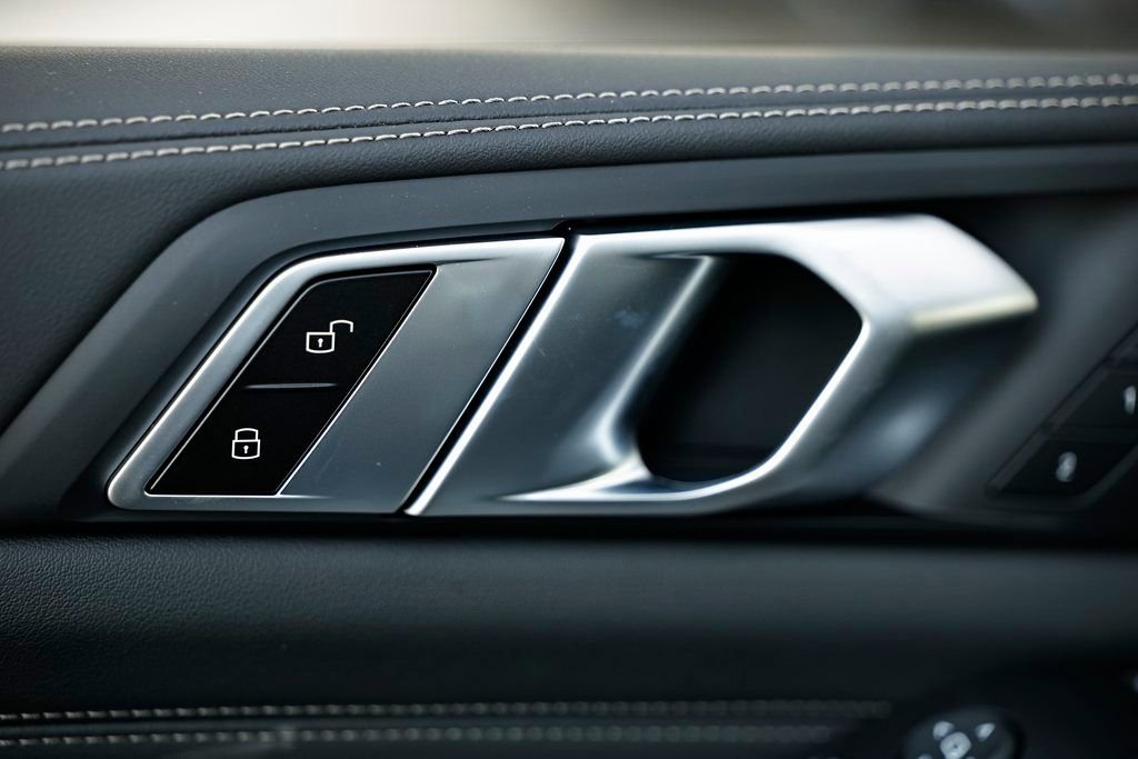 New 2026 BMW X5 xDrive40i w/ M Sport Package image 16