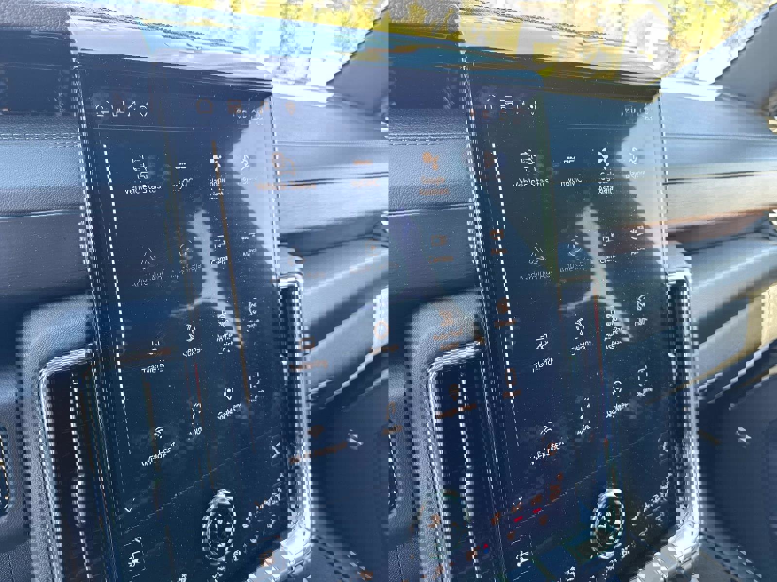 Used 2025 GMC Yukon XL Denali image 25