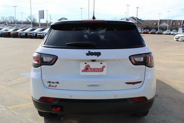 Used 2025 Jeep Compass Trailhawk w/ Trailhawk Elite Group image 4