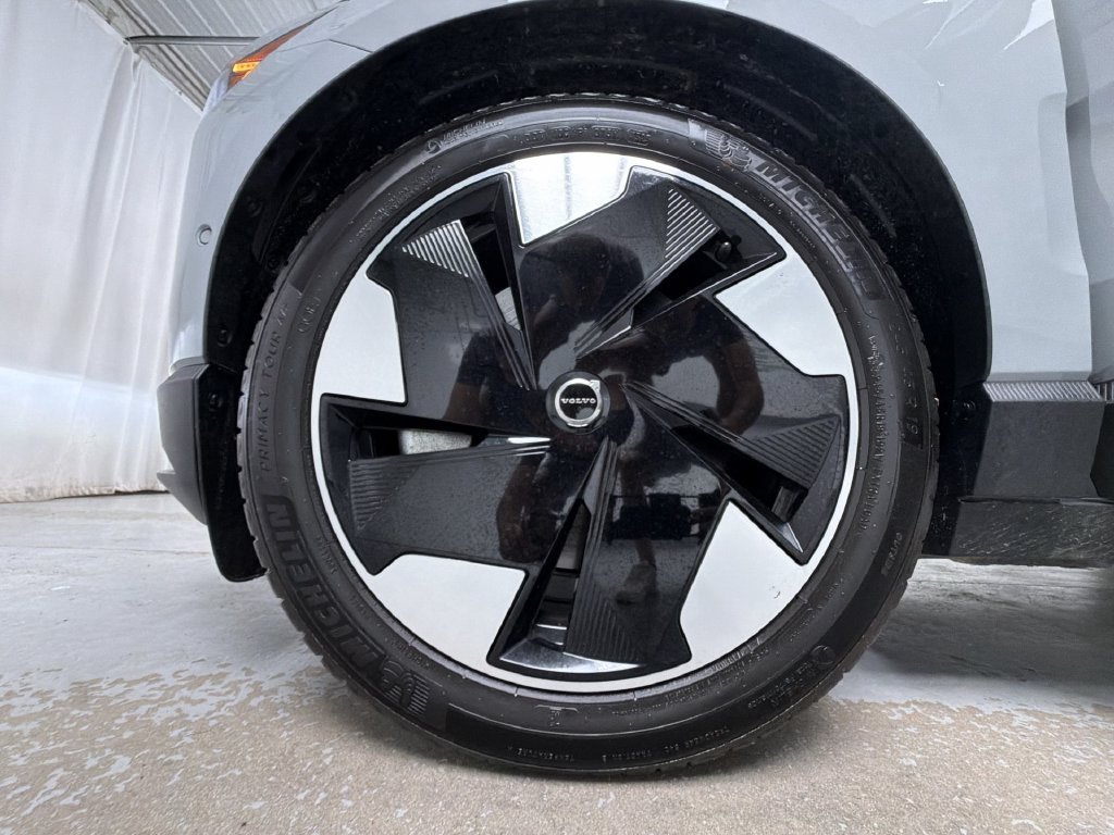 Used 2025 Volvo EX30 Ultra AWD/4WD image 17