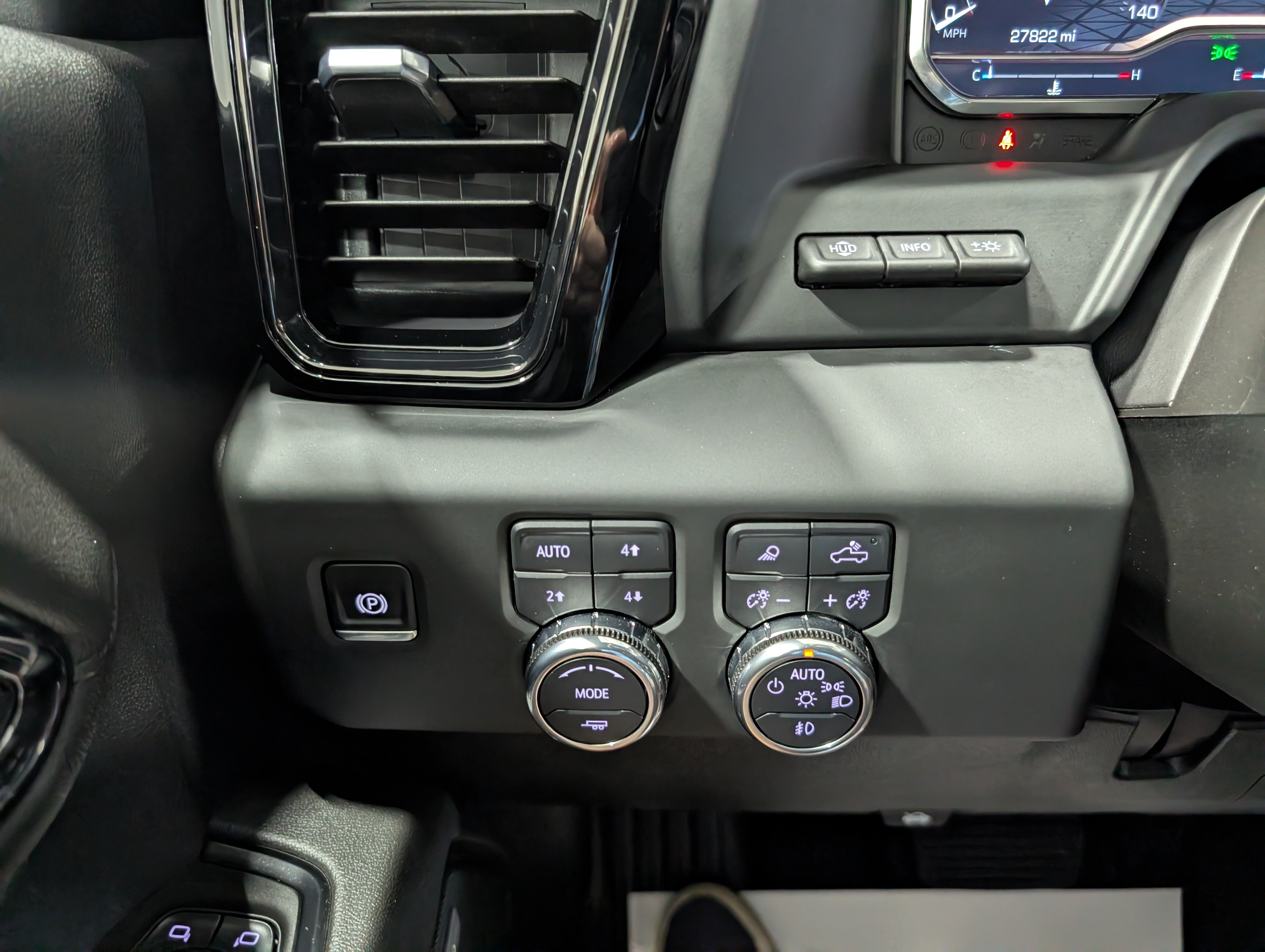 Used 2024 GMC Sierra 2500 AT4 w/ AT4 Premium Plus Package AWD/4WD image 25