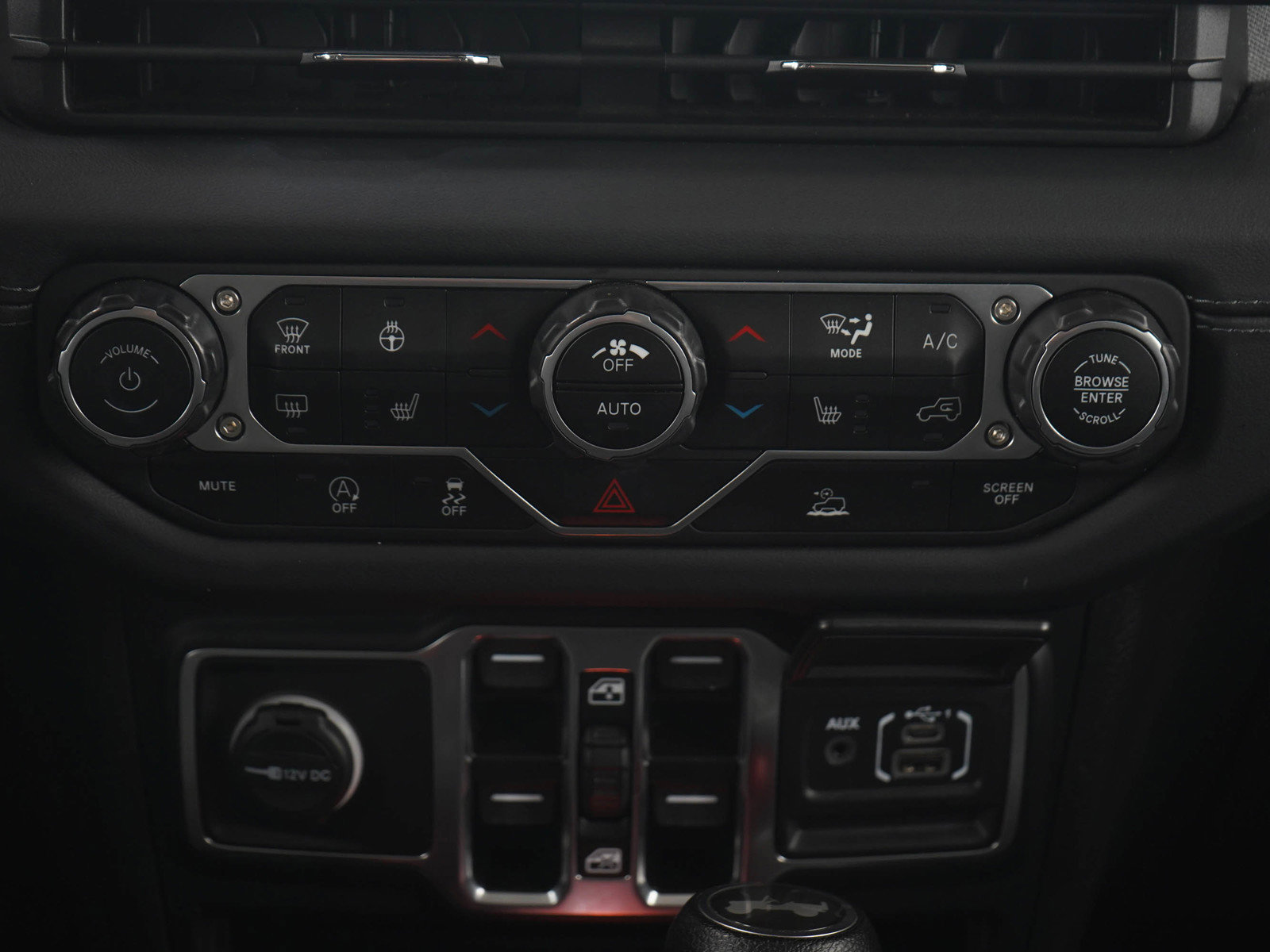 Used 2024 Jeep Wrangler Sahara image 18