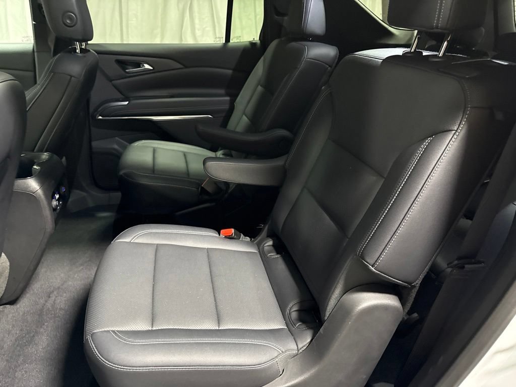 Used 2025 Chevrolet Traverse LT FWD image 17