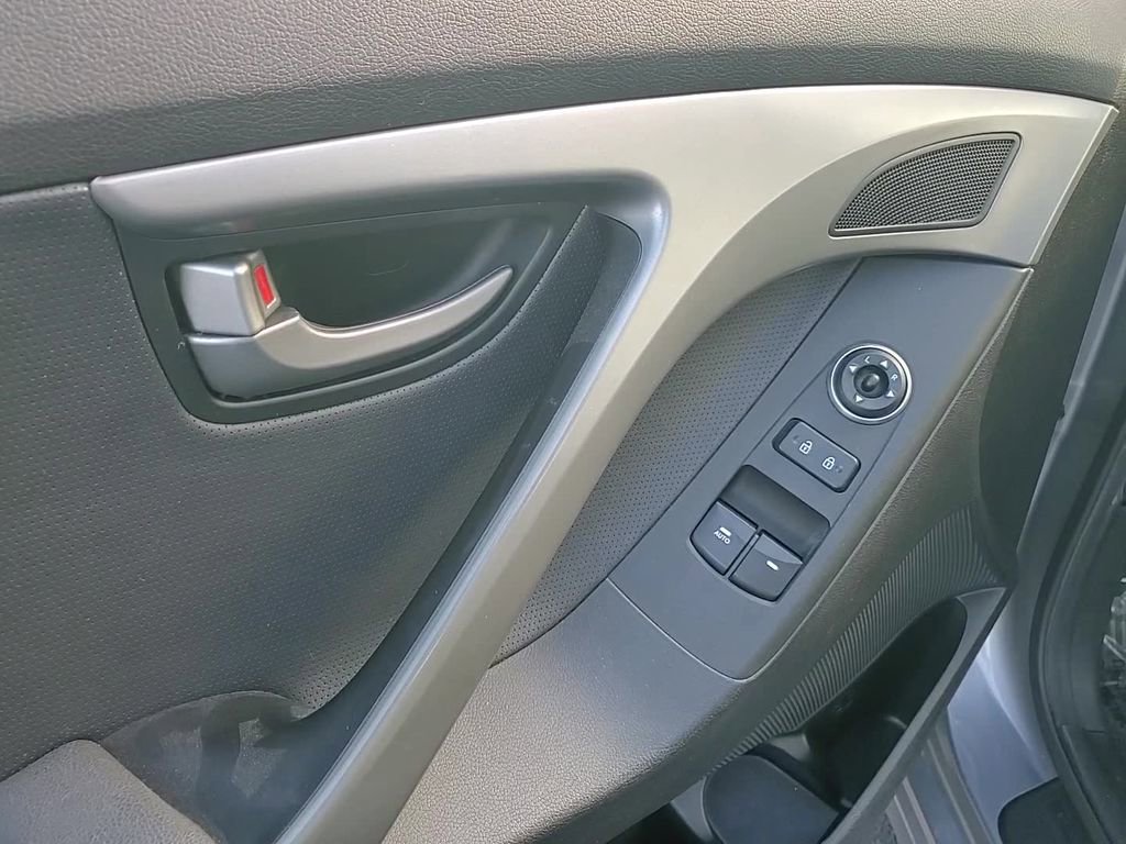 Used 2014 Hyundai Elantra w/ Option Group 2 image 12