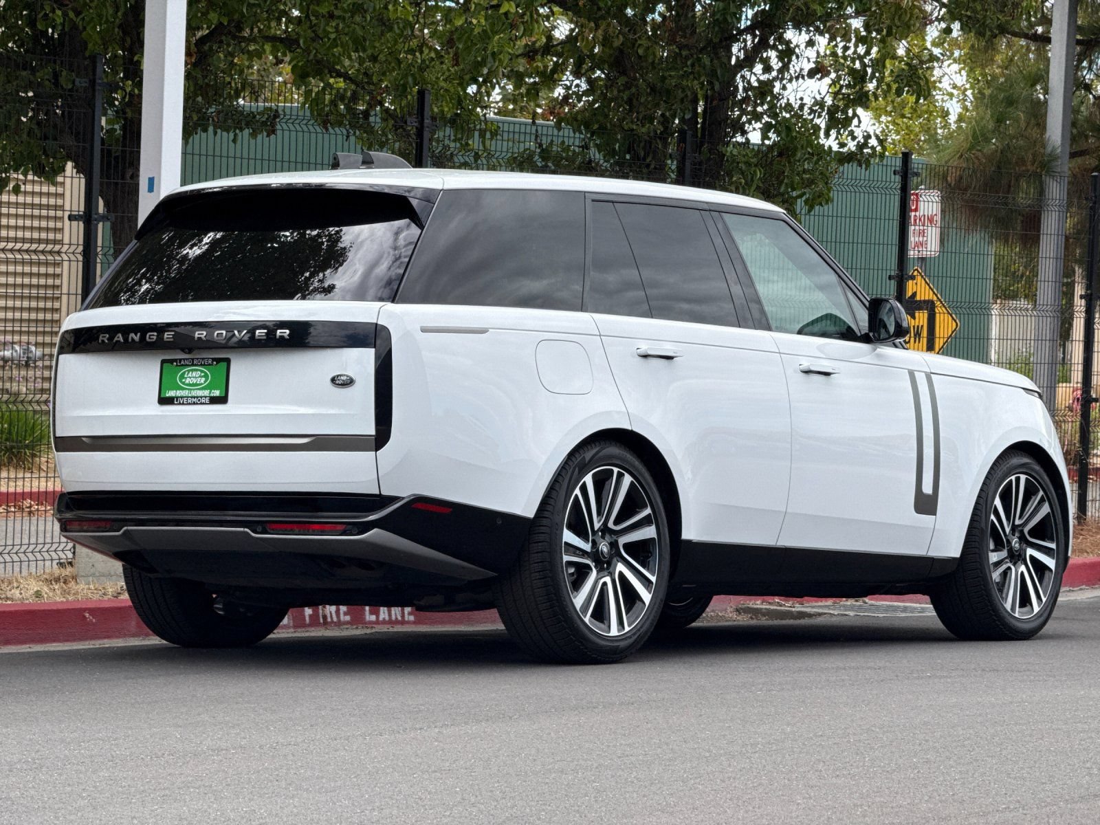 Used 2023 Land Rover Range Rover SE AWD/4WD image 6