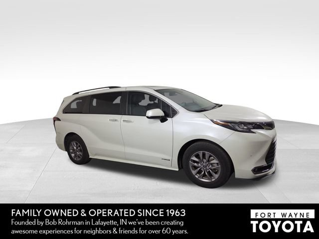 Used 2021 Toyota Sienna XLE w/ XLE Plus Package FWD image 5