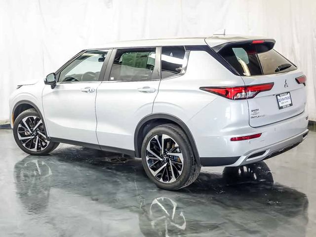 Used 2024 Mitsubishi Outlander SE AWD/4WD image 9