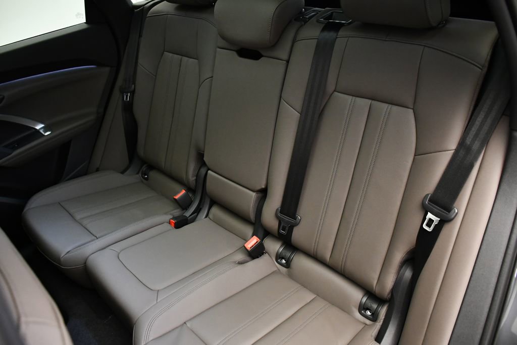 Used 2025 Audi Q5 Premium w/ Convenience Package image 42