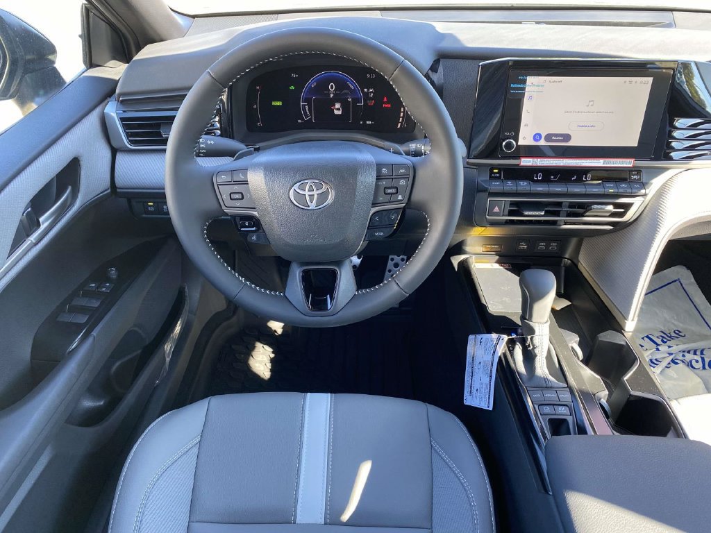 New 2026 Toyota Camry Hybrid FWD image 8