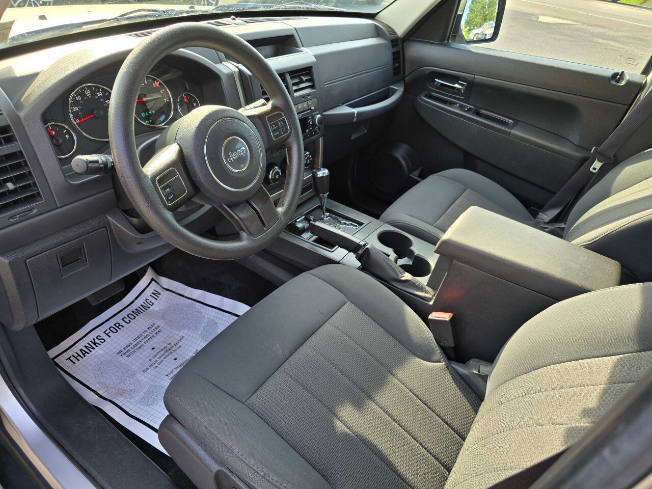 Used 2012 Jeep Liberty Sport AWD/4WD image 11