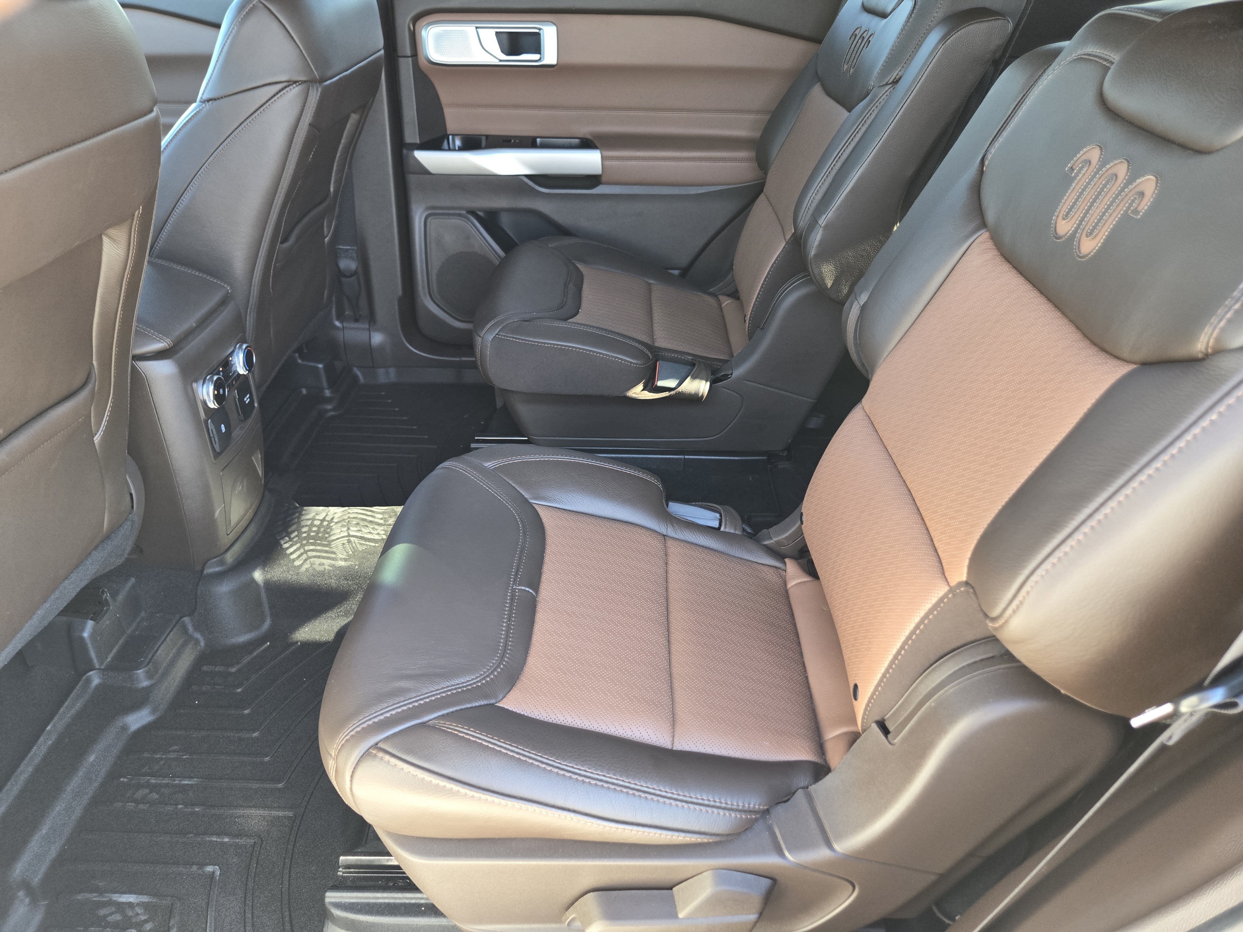 Certified 2023 Ford Explorer King Ranch w/ Technology Package AWD/4WD image 30