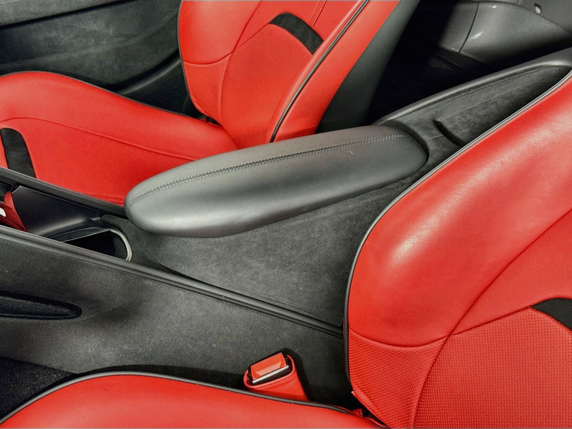 Used 2022 Ferrari Roma RWD image 24