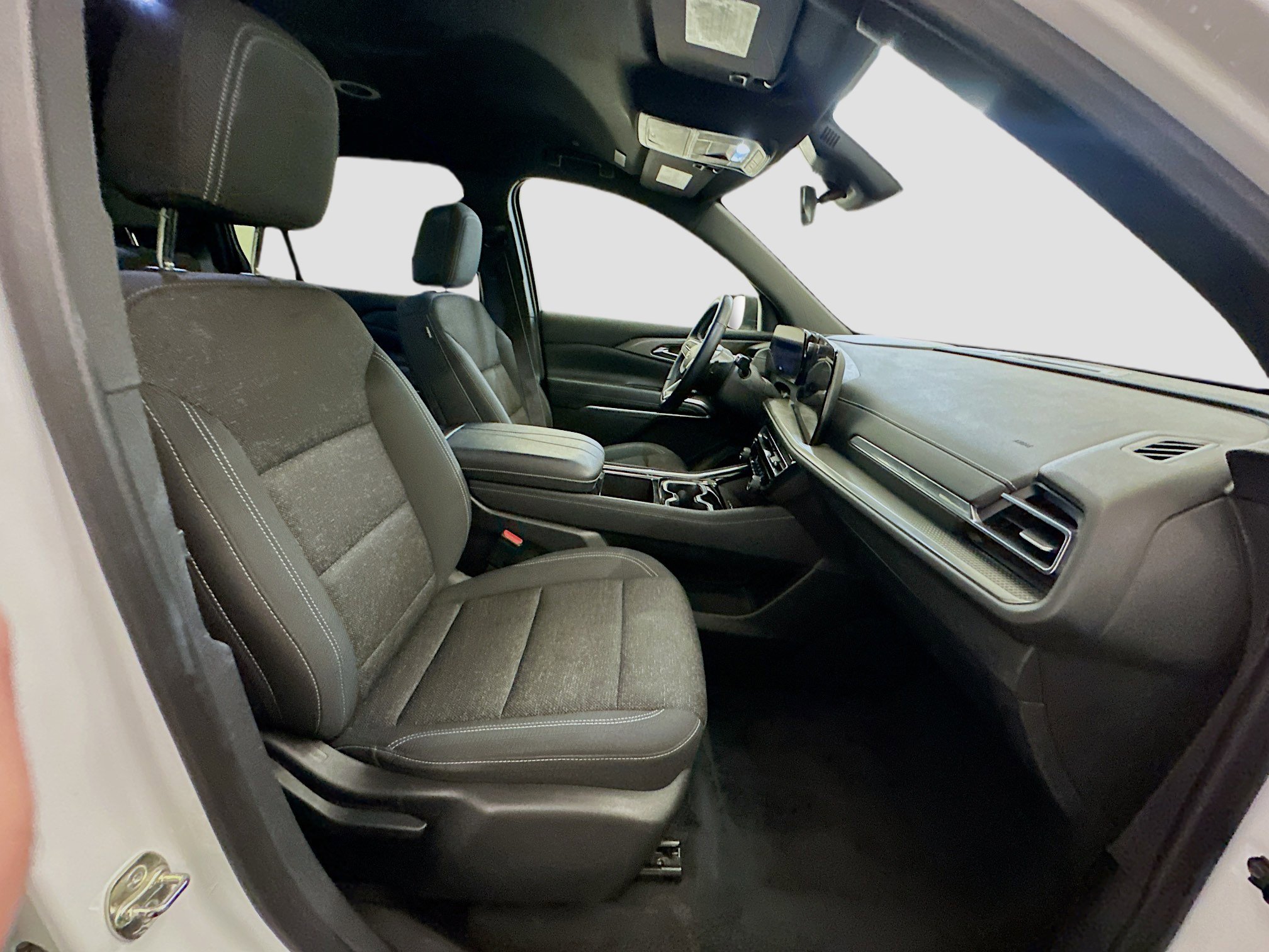 Used 2025 Chevrolet Traverse LT AWD/4WD image 34