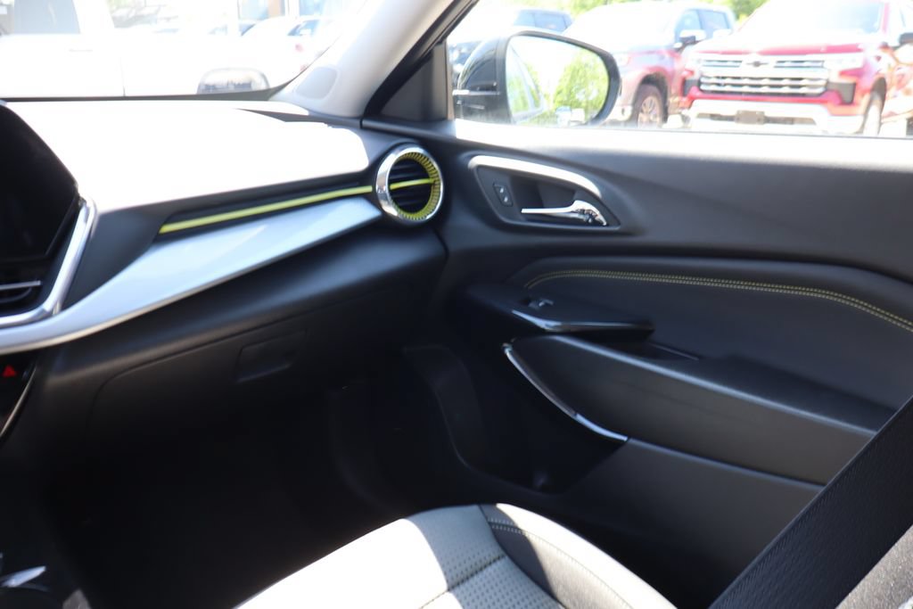 New 2026 Chevrolet Trax LT w/ Driver Confidence Package FWD image 37