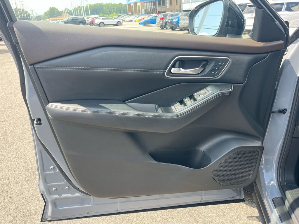 Used 2021 Nissan Rogue Platinum image 29