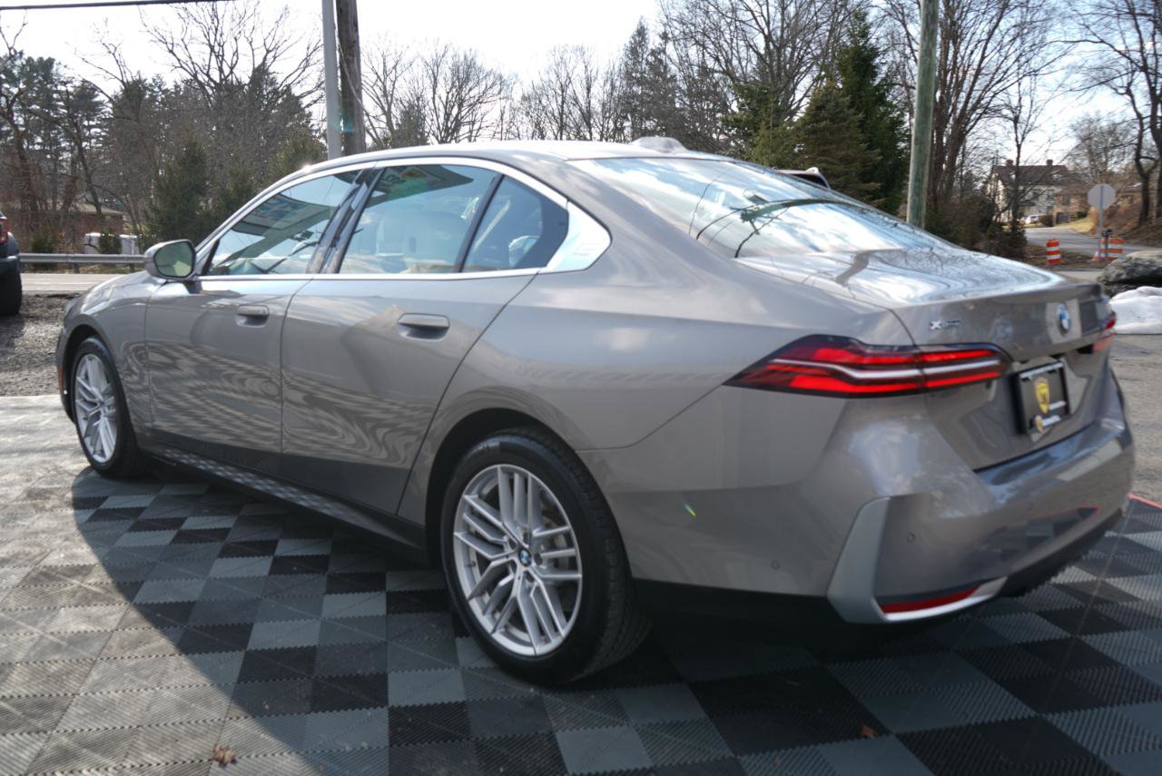 Used 2024 BMW 530i xDrive 530i xDrive Sedan w/ Convenience Package image 9