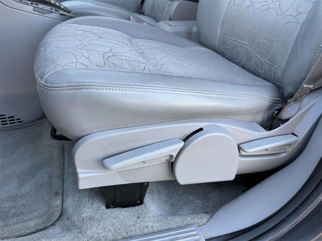 Used 2004 Saturn Vue 2WD V6 image 19