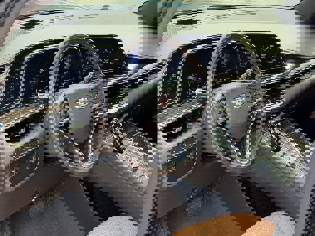 Used 2021 Cadillac Escalade ESV Premium Luxury image 43