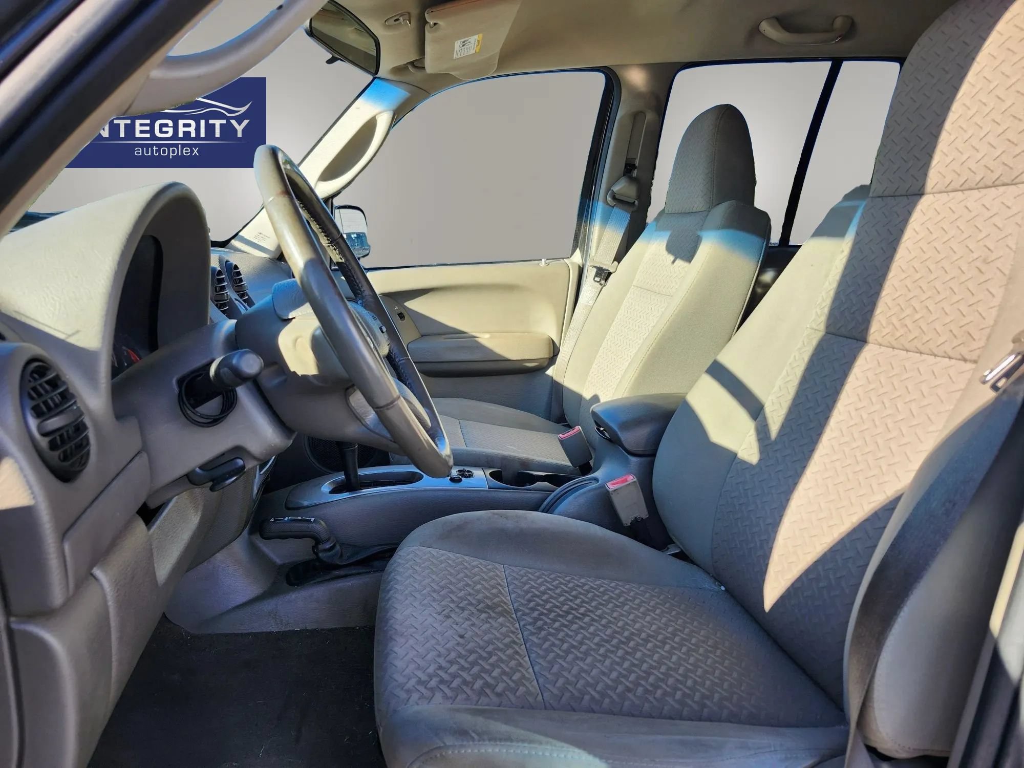 Used 2005 Jeep Liberty Renegade AWD/4WD image 9