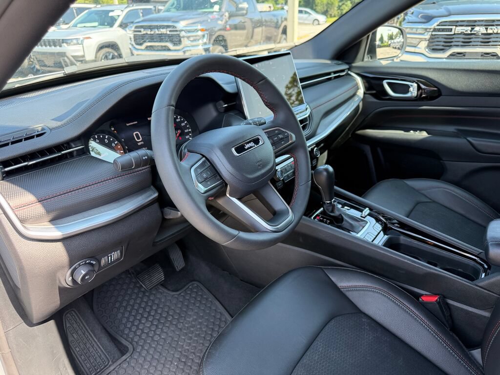 Used 2026 Jeep Compass Trailhawk AWD/4WD image 21