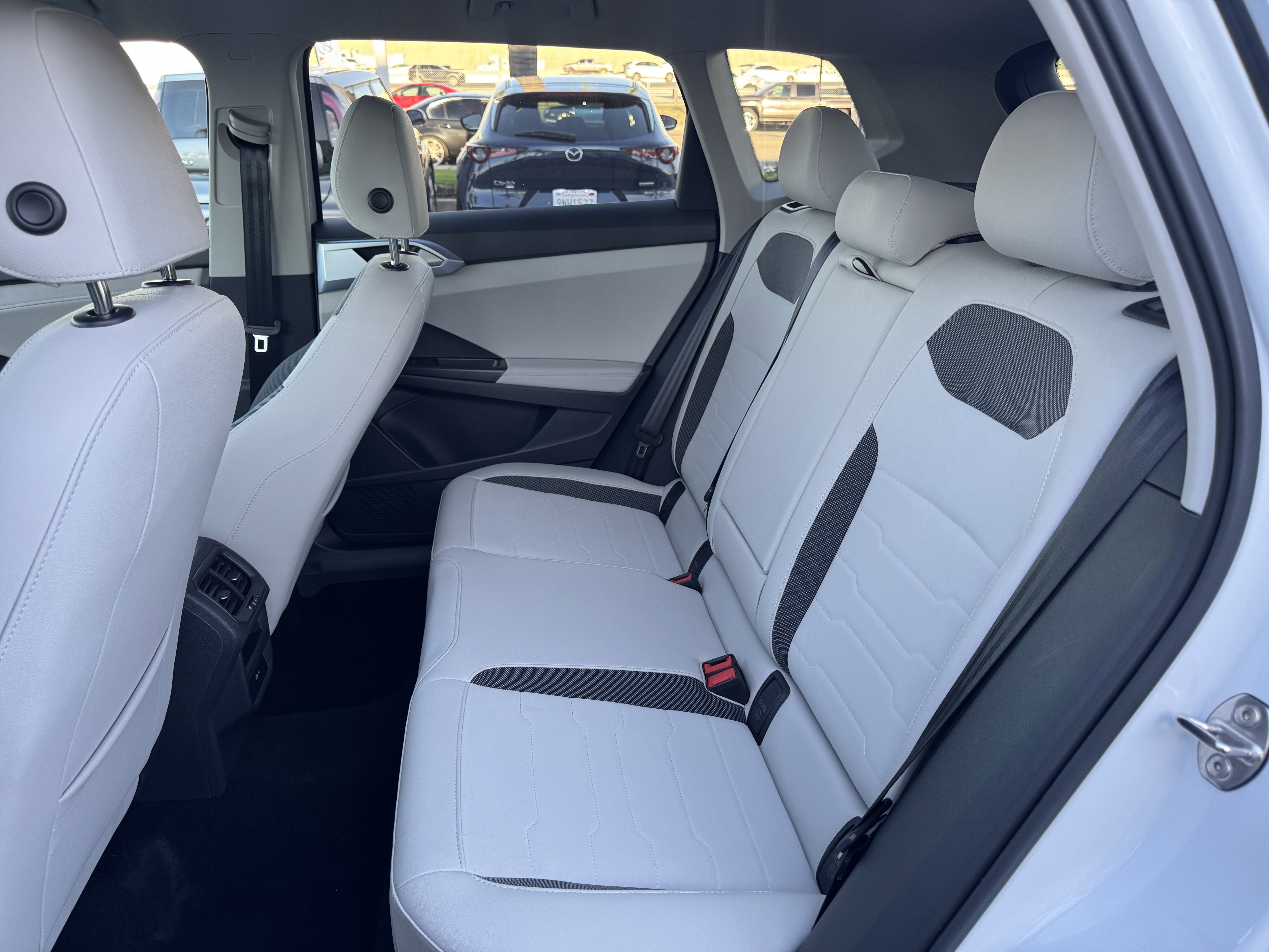 Used 2025 Volkswagen Taos SE image 35