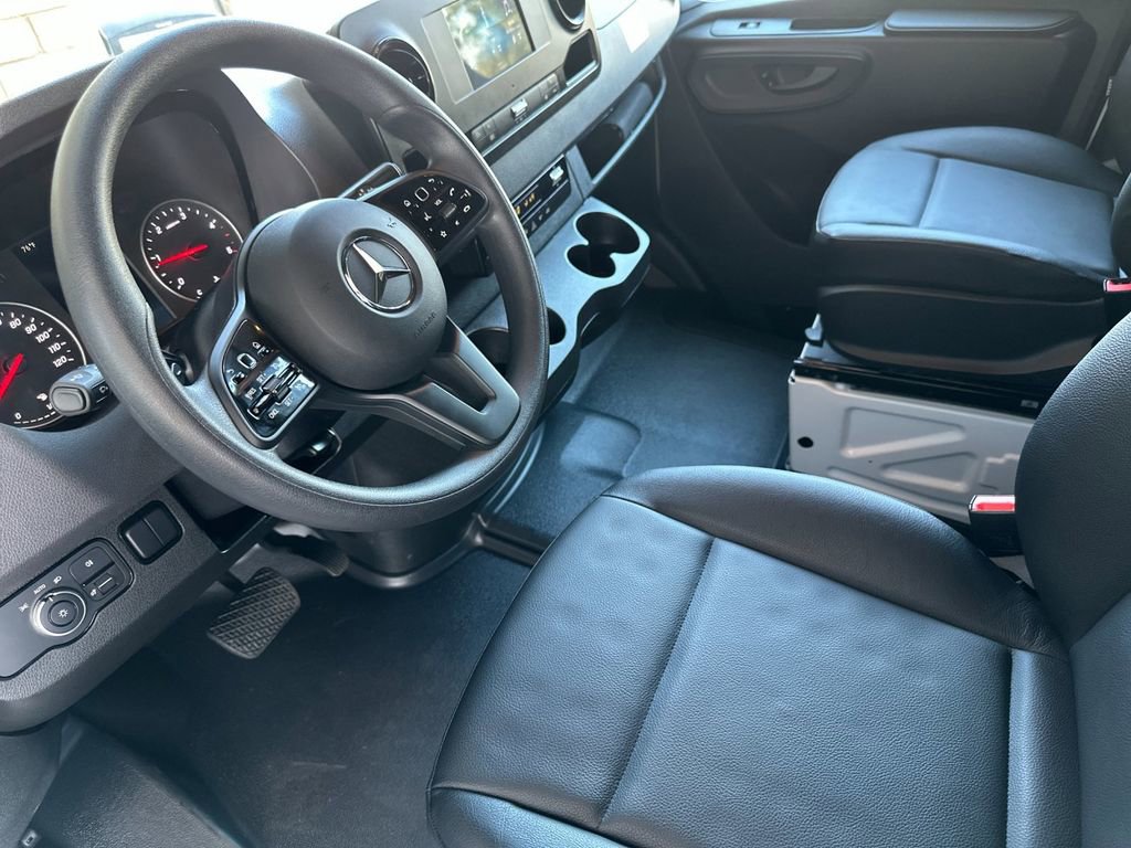 Used 2023 Mercedes-Benz Sprinter 2500 image 9