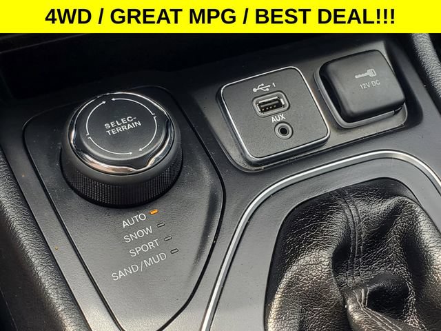 Used 2020 Jeep Cherokee Latitude Plus w/ Cold Weather Group AWD/4WD image 23