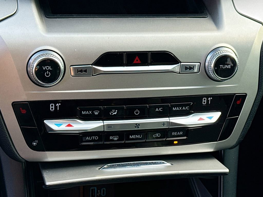 Used 2021 Ford Explorer XLT w/ Equipment Group 202A image 19