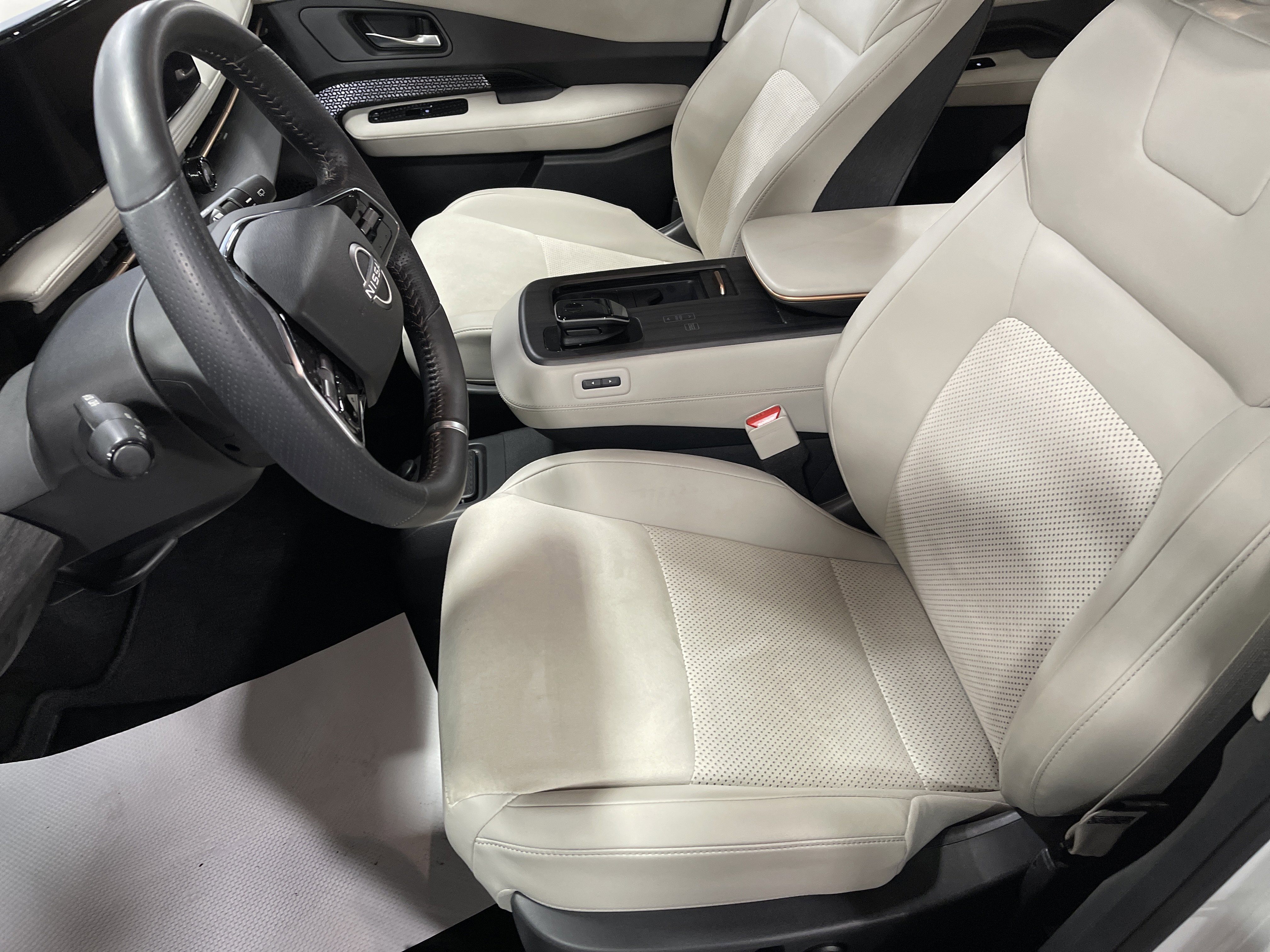 Used 2023 Nissan Ariya FWD image 9