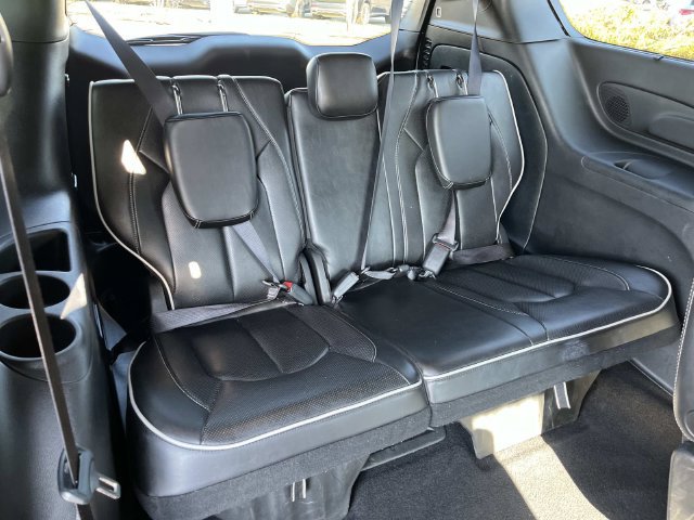 Used 2025 Chrysler Pacifica Limited FWD image 19