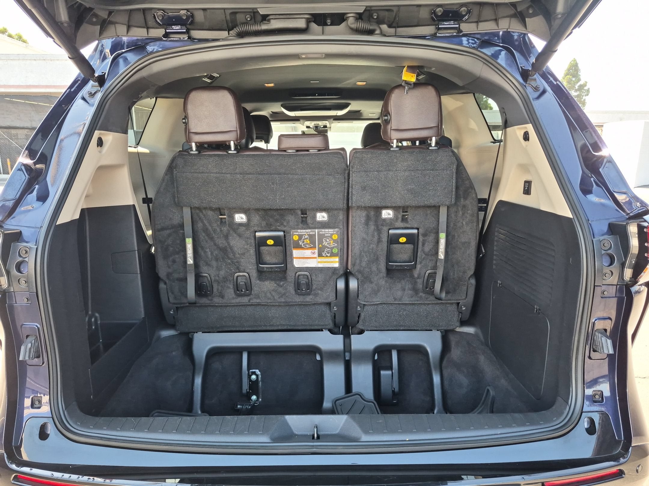 Used 2023 Toyota Sienna Platinum AWD/4WD image 24