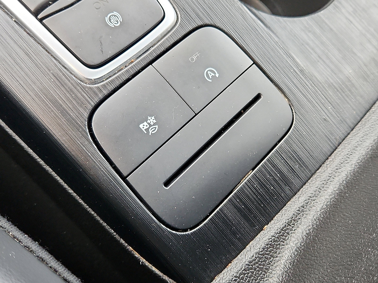 Used 2025 Ford Escape ST-Line w/ Cold Weather Package image 24