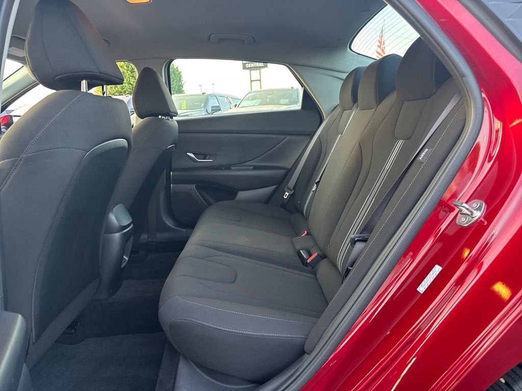 Used 2024 Hyundai Elantra SEL FWD image 14