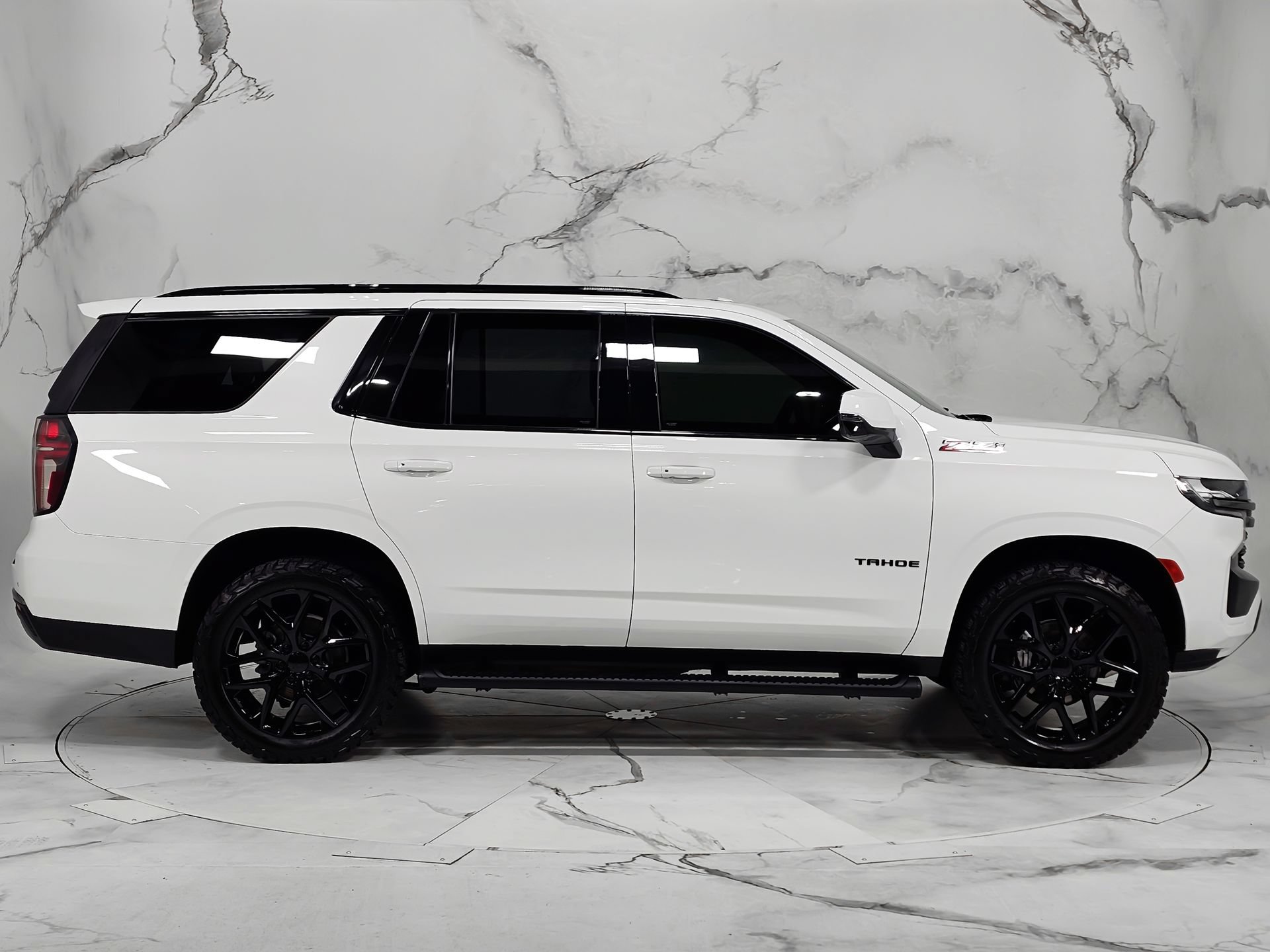 Used 2022 Chevrolet Tahoe Z71 w/ Luxury Package AWD/4WD image 10