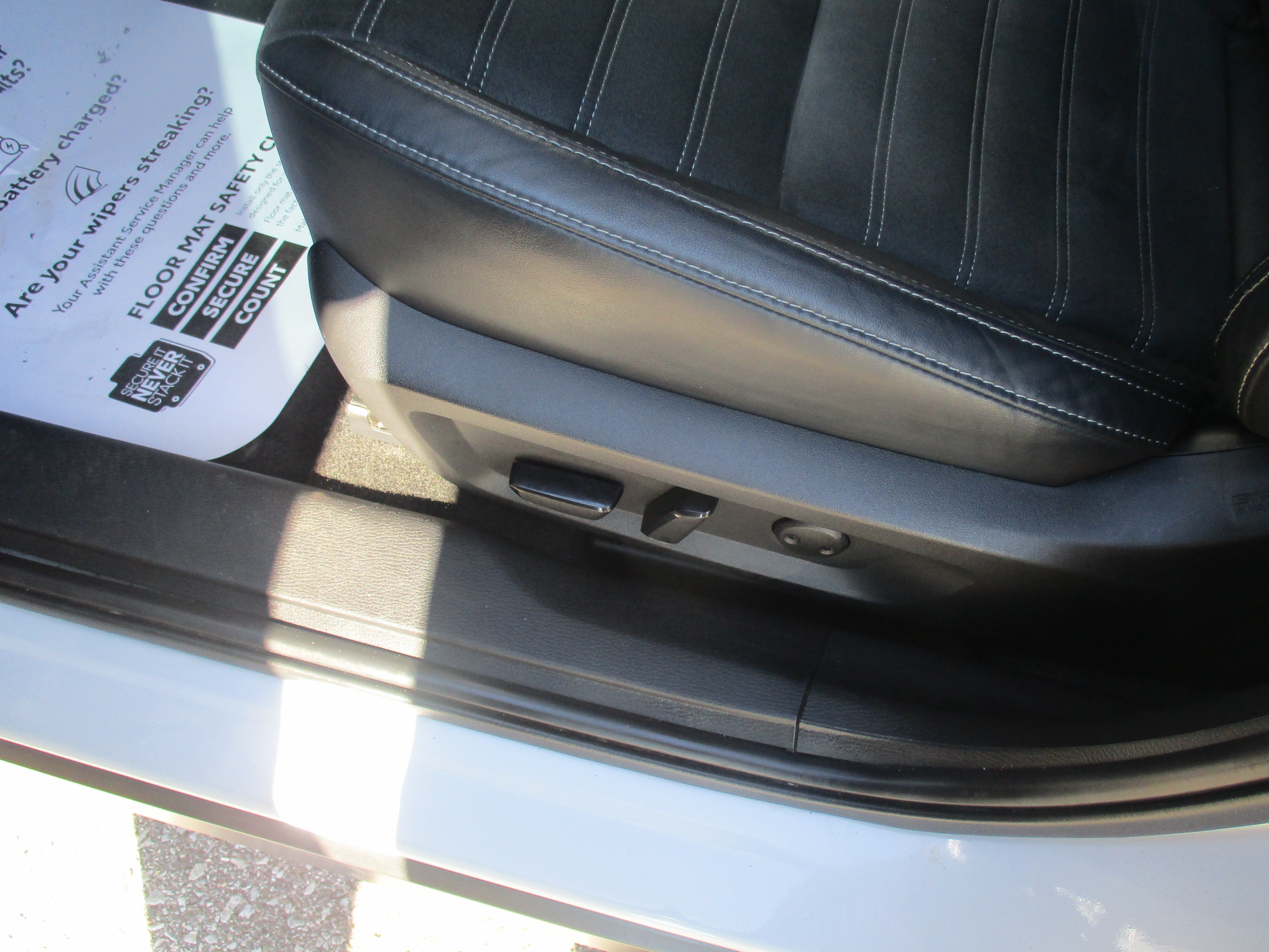 Used 2023 Mitsubishi Outlander SE AWD/4WD image 15