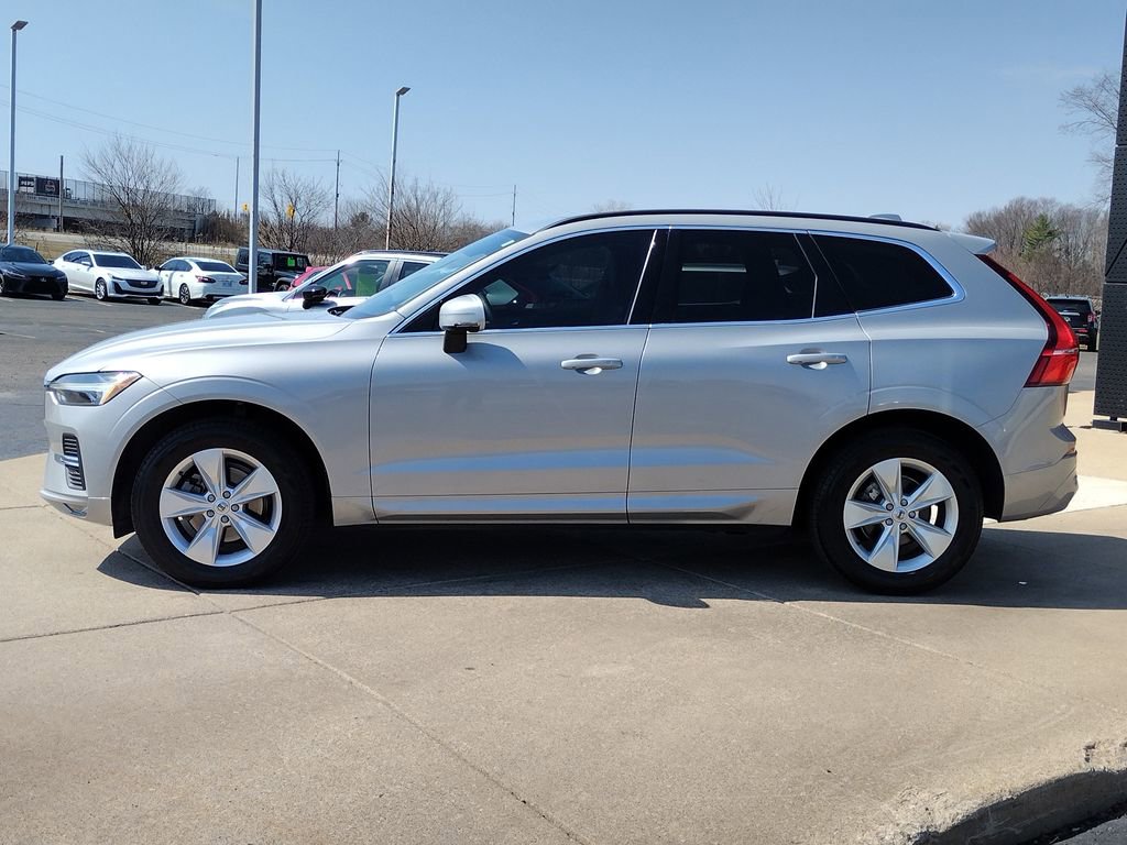 Used 2022 Volvo XC60 B5 Momentum image 18