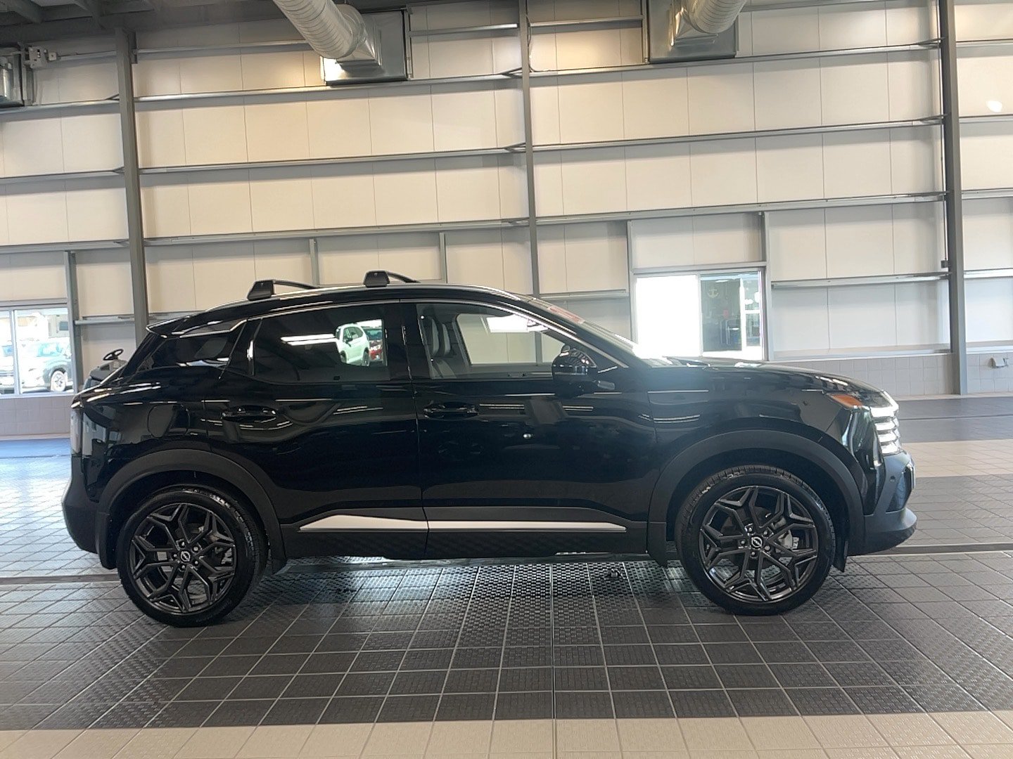 Certified 2026 Nissan Kicks SR w/ SR Premium Package AWD/4WD image 4