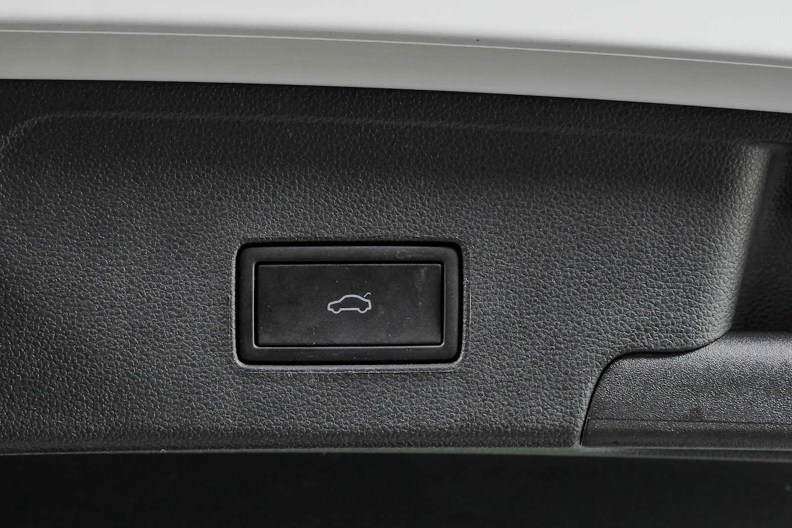 Certified 2023 Volkswagen Atlas Cross Sport SE FWD image 29