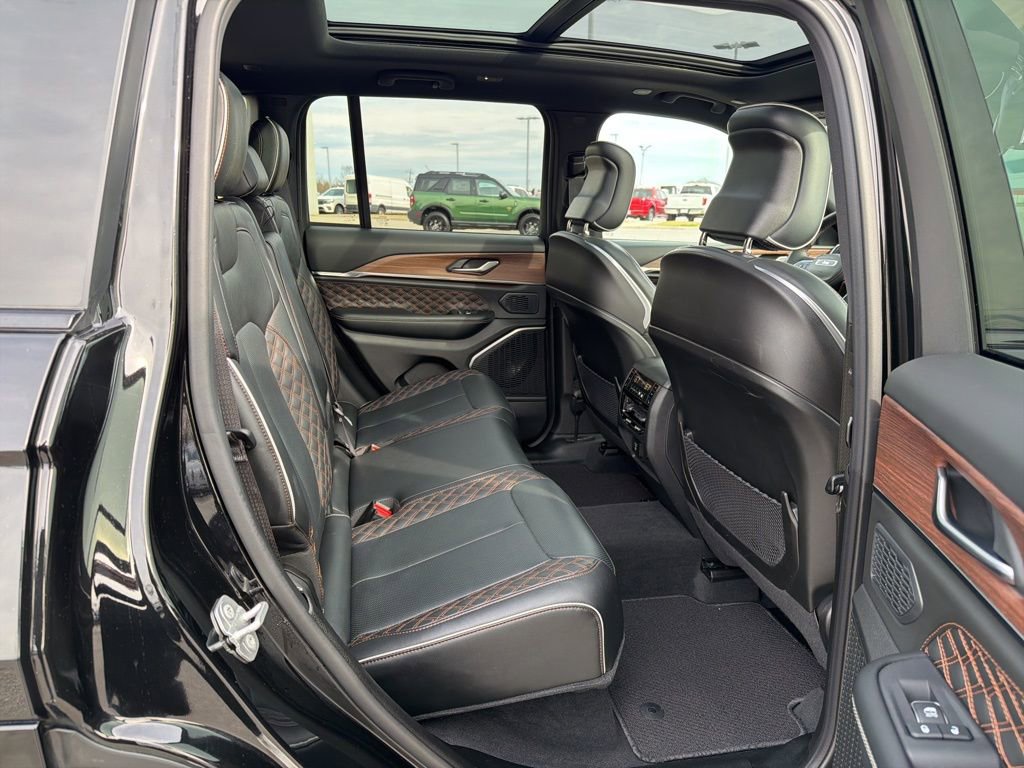 Used 2025 Jeep Grand Cherokee Summit image 19