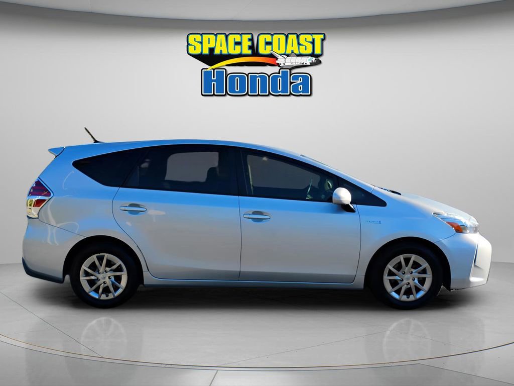 Used 2017 Toyota Prius V Four image 12