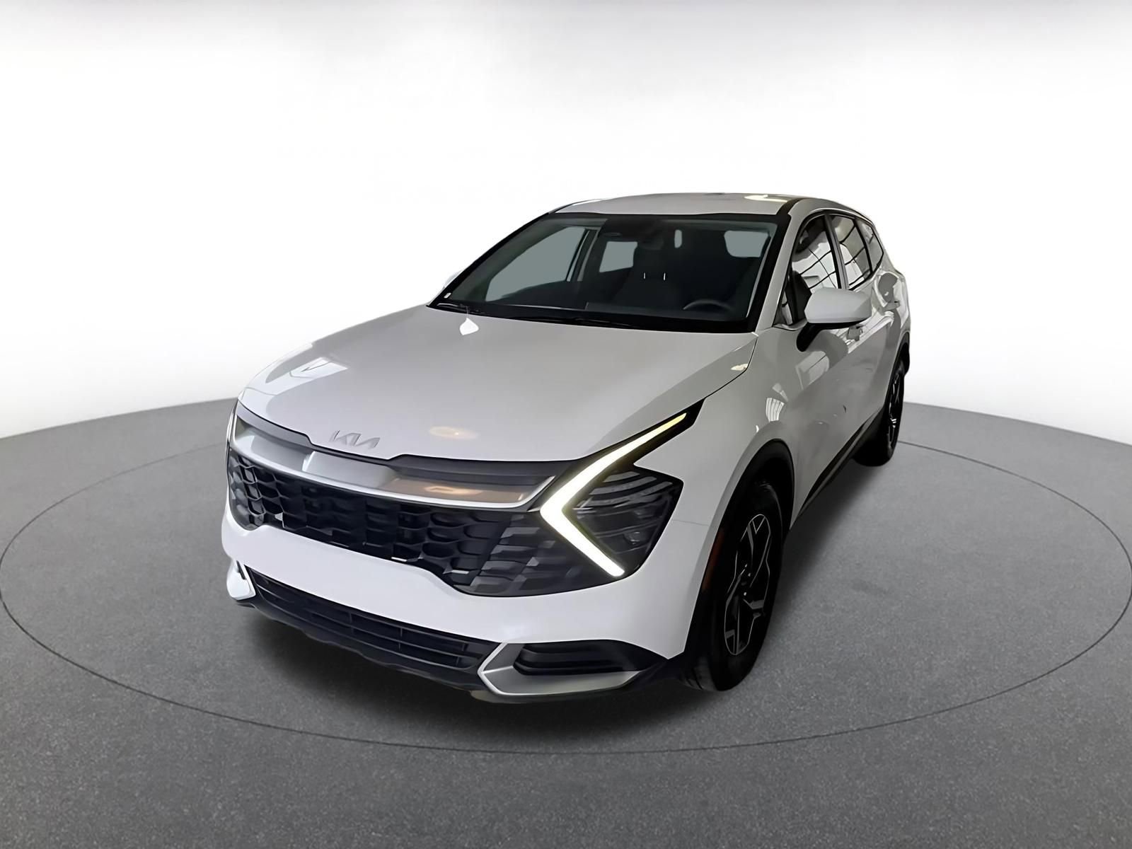 Used 2025 Kia Sportage LX image 6