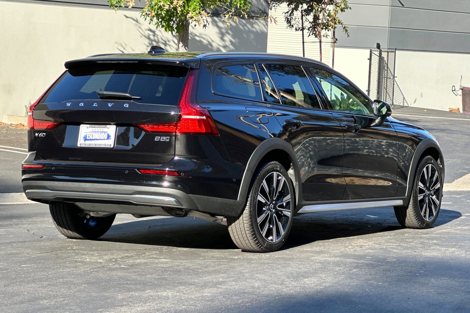 New 2026 Volvo V60 B5 Cross Country Ultra w/ Climate Package image 5