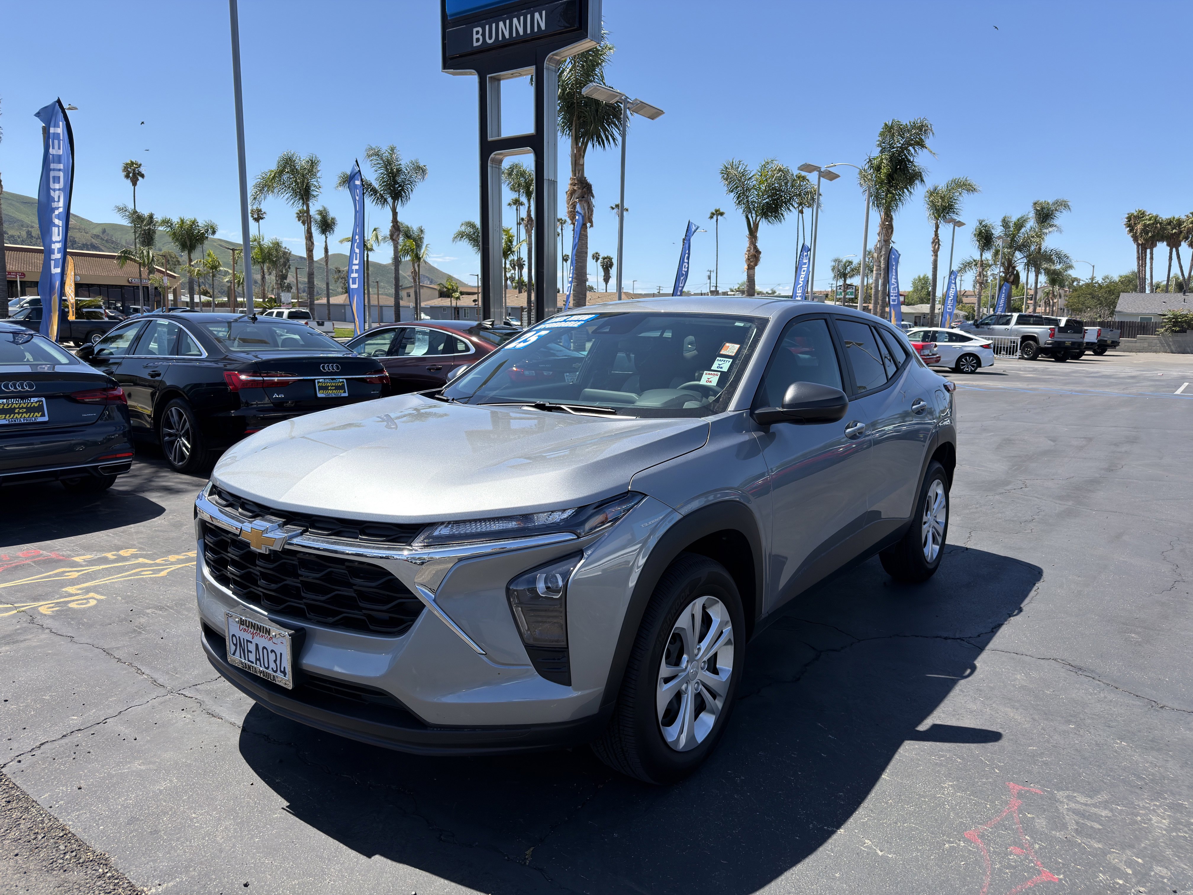 Used 2025 Chevrolet Trax LS FWD image 4